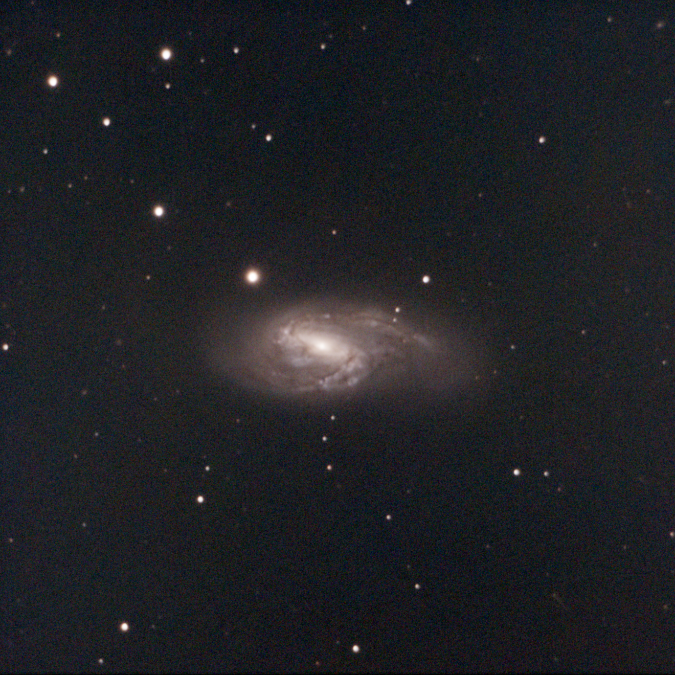 M66，是一个位于狮子座的螺旋星系，著名的狮子座三重星系之一，距离地球约3600万光年。RGB Bin2 10s * 434，共计1.2小时曝光